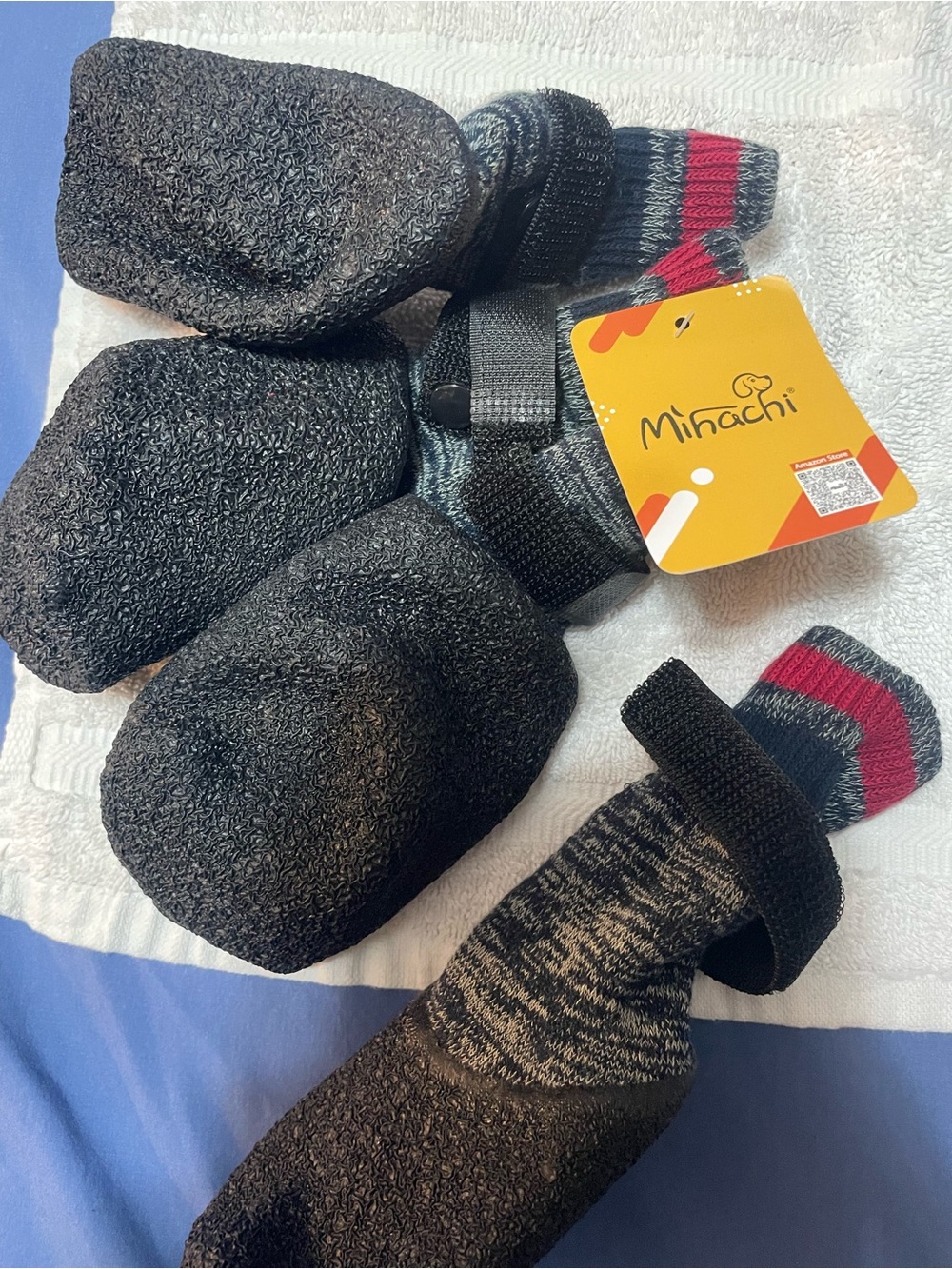 Minachi dog shoes NWT